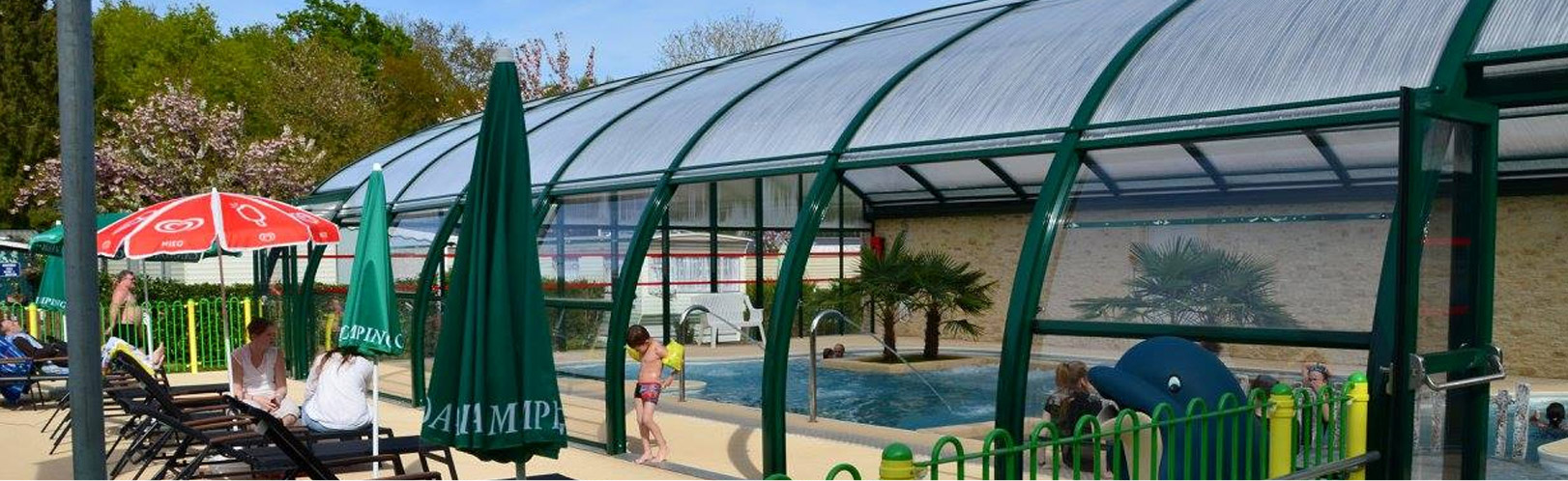Campsite with swimming pool near Paris